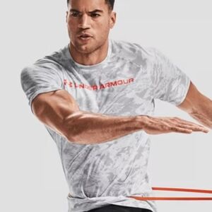 Under Armour Men's White and Gray Camo Tee